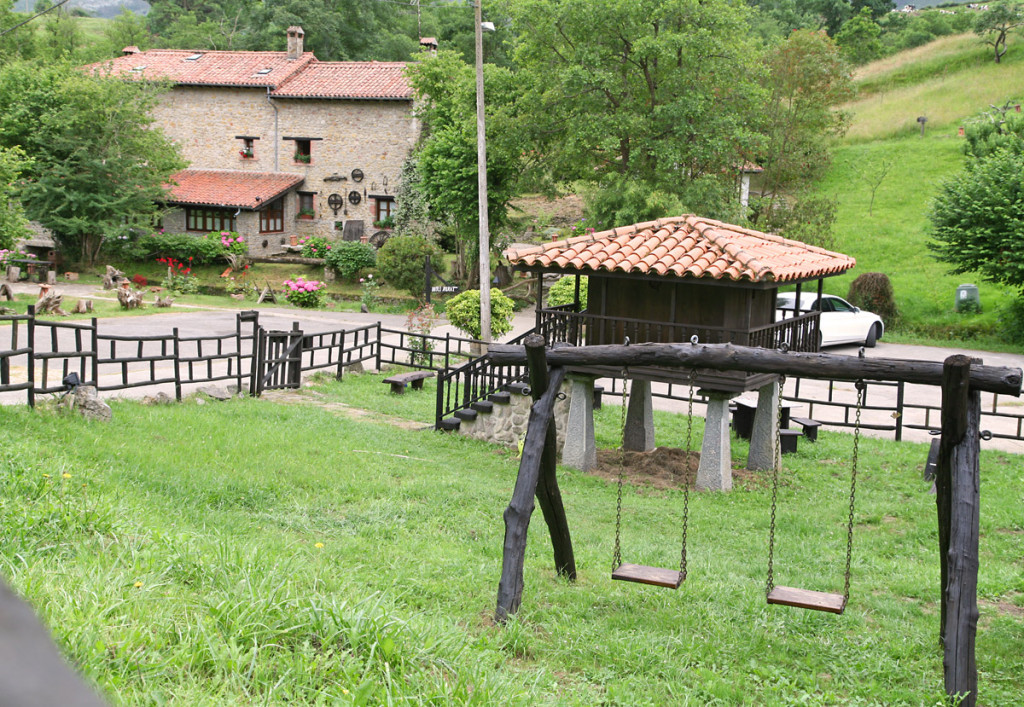 Hoteles rurales de Casonas Asturianas: hórreo del hotel El Molino de Tresgrandas